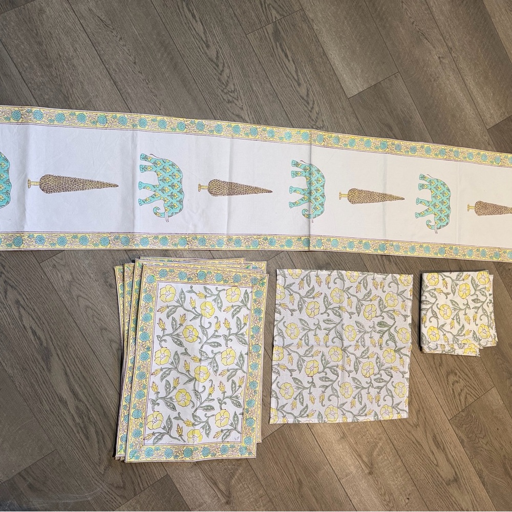 🌟Hand Made Floral and Elephant Print Table Runner, Place Mats, and Napkins